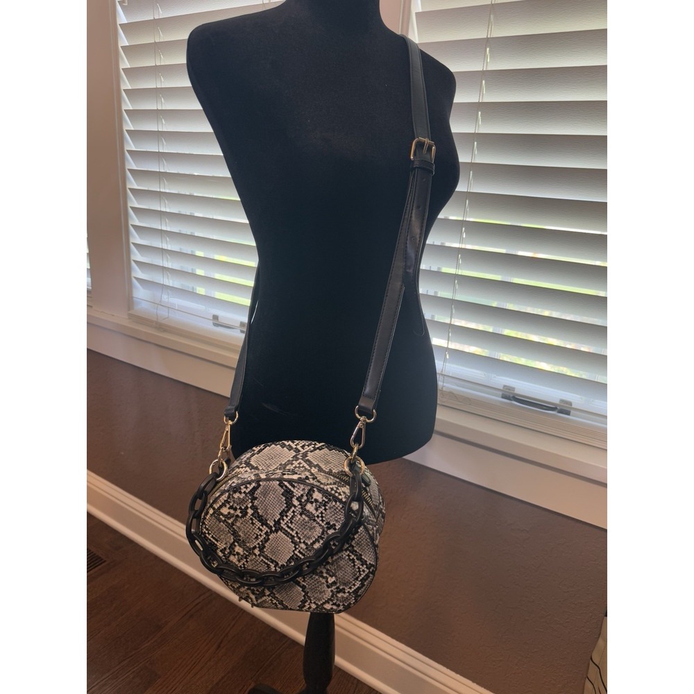 Round Snakeskin‎ Crossbody Bag W/ Acrylic Hand Chain. 8"x8"x4". Zip Close.